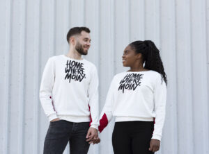 Herren Rundhals Sweatshirt "Home is where the Moin is" – Bild 2