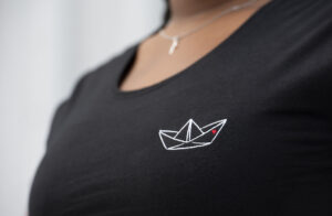 Damen T-Shirt "Boot - Papierschiff" – Bild 4